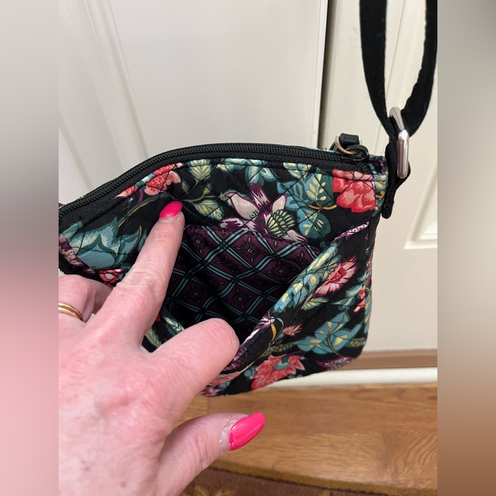 Vera Bradley Small Crossbody Floral credit card compartments - Picture 3 of 16